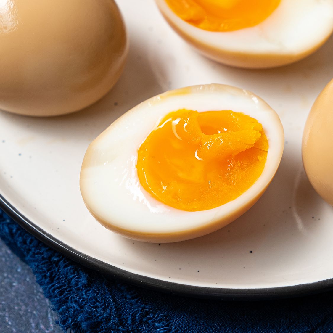 https://www.seriouseats.com/thmb/xcCm4m83QZH4cO88uPkKChXRYCk=/1125x1125/smart/filters:no_upscale()/soft-boiled-eggs-for-ramen-Hero-bf6857e86b0b4b5eab36f7f573d7ce8c.jpg