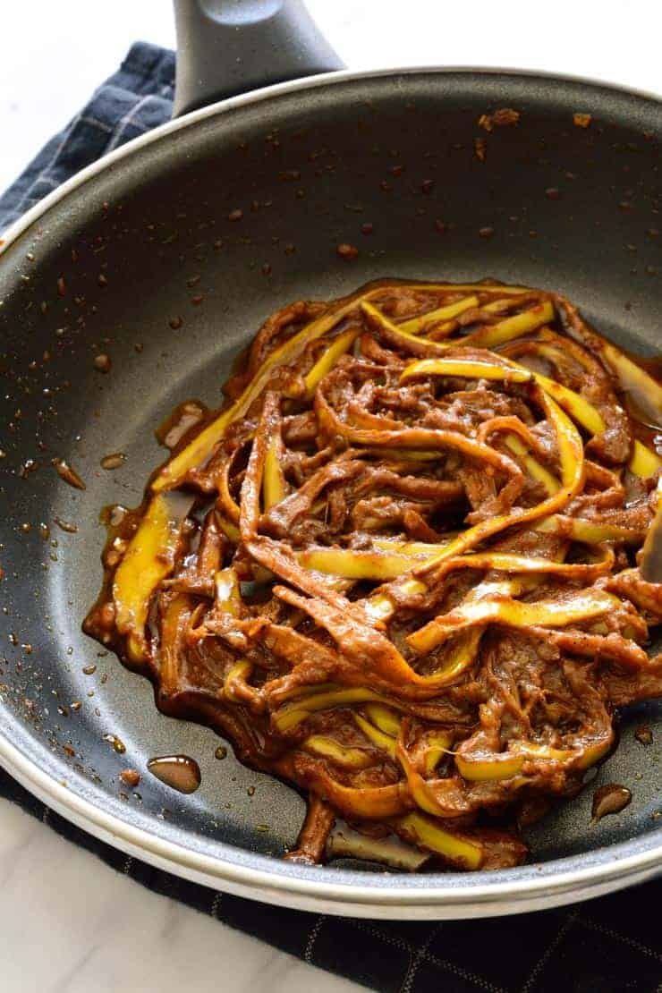 https://thestingyvegan.com/wp-content/uploads/2019/03/banana-peel-pulled-pork-sandwiches-picture-1.jpg