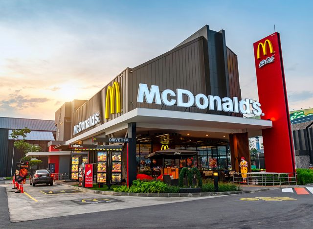 https://www.eatthis.com/wp-content/uploads/sites/4/2020/10/mcdonalds-exterior.jpg?quality=82&strip=1&w=640