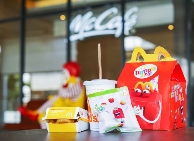 https://www.eatthis.com/wp-content/uploads/sites/4/2020/10/happy-meal.jpg?resize=640,468&quality=82&strip=all