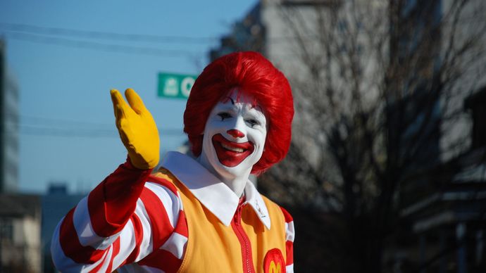 https://cdn.britannica.com/93/196493-050-84C2A244/Ronald-McDonald-mascot-McDonalds.jpg?w=690&h=388&c=crop